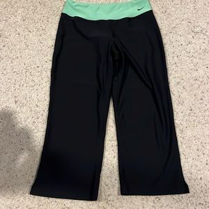 Nike Fit Dry capri workout pants